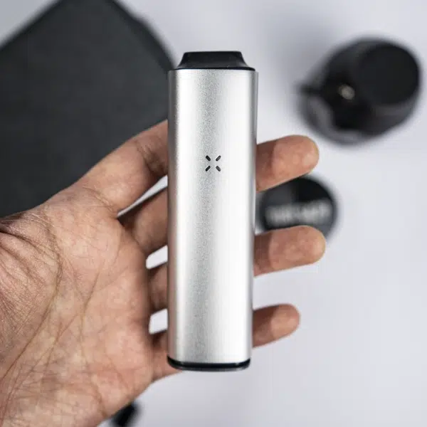 Pax 3 with Raised Mouthpiece and Concentrate