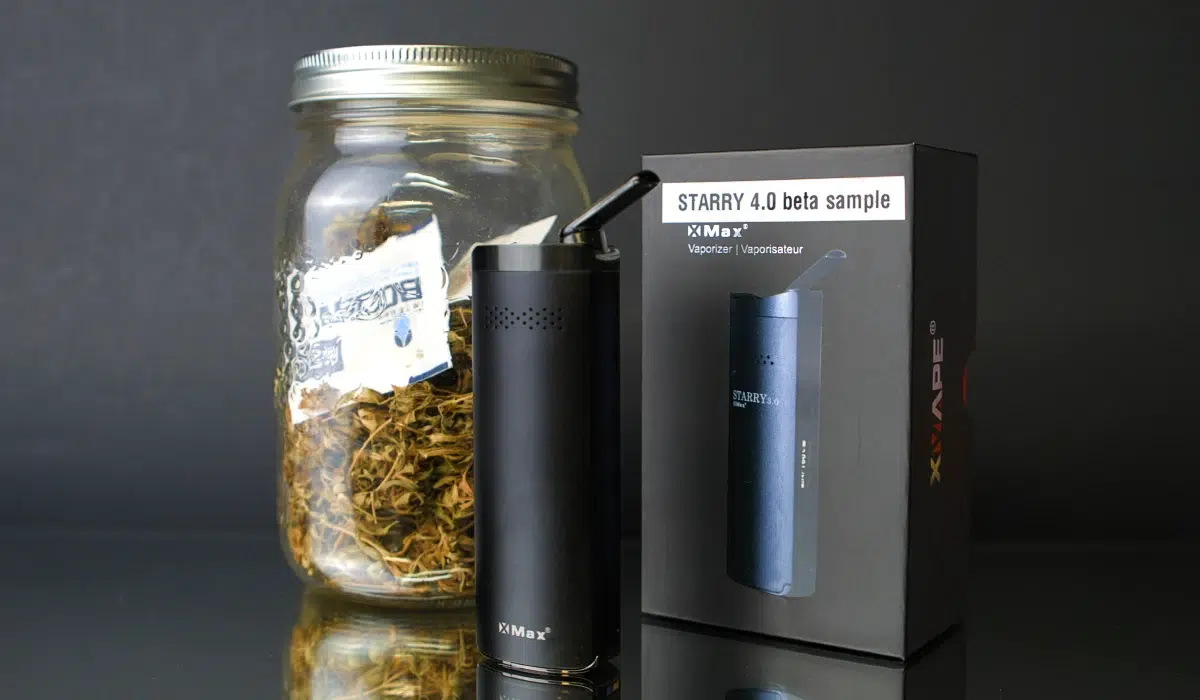 This photo shows the XMAX starry in front of a jar of weed, and the box which says starry 4 sample on it
